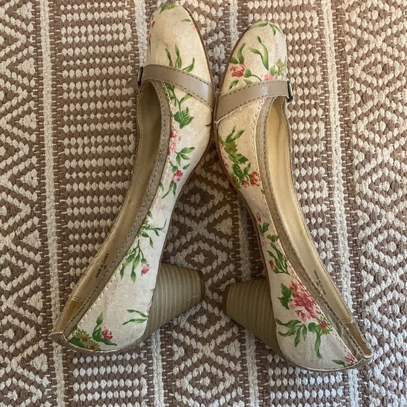 Floral Aldo Heels - Picture 2 of 5